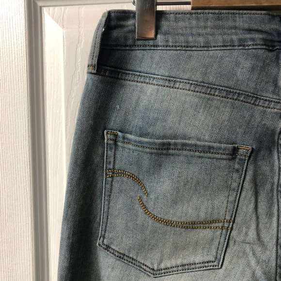 Signature by LEVI STRAUSS | flattering high-rise ankle skinny jeans raw hem - Picture 8 of 9